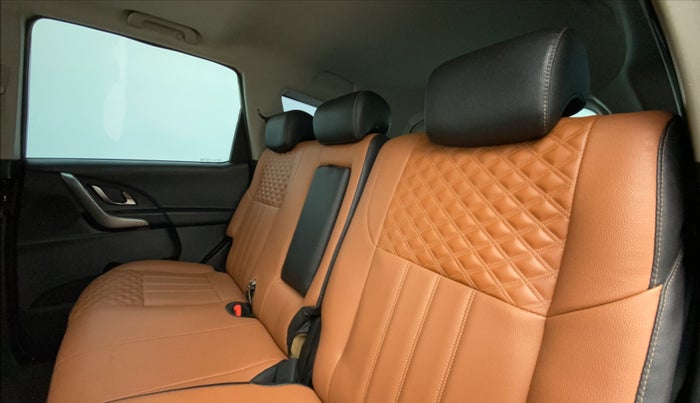 2020 Mahindra XUV500 W9, Diesel, Manual, 42,175 km, Right Side Rear Door Cabin
