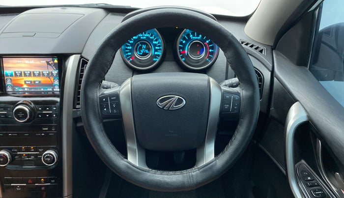 2020 Mahindra XUV500 W9, Diesel, Manual, 42,175 km, Steering Wheel Close Up