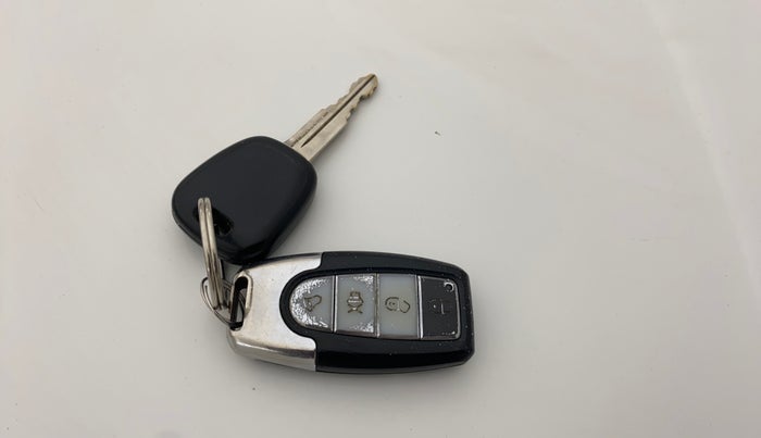 2020 Maruti Alto LXI CNG, CNG, Manual, 54,325 km, Key Close Up