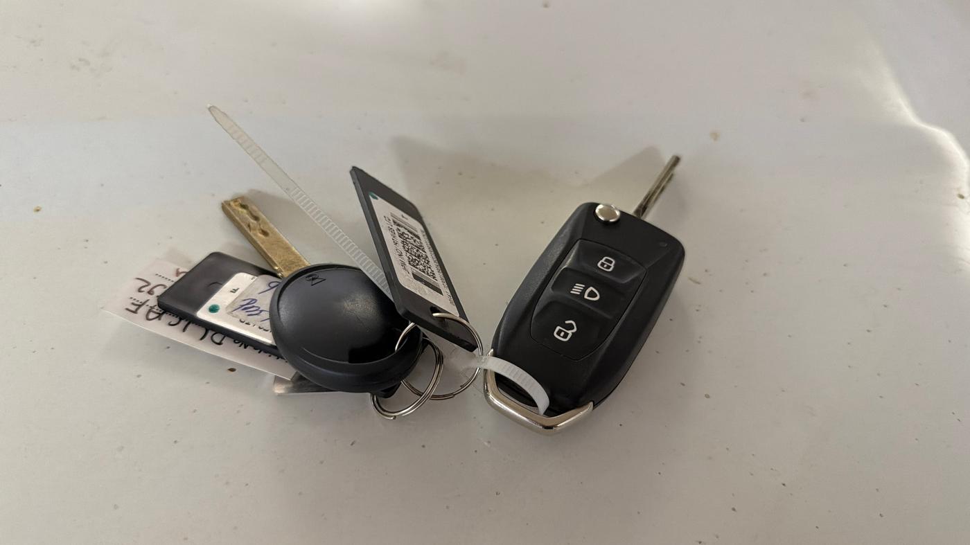 2022 Tata NEXON XM PETROL, Petrol, Manual, 21,606 km, Key Close Up