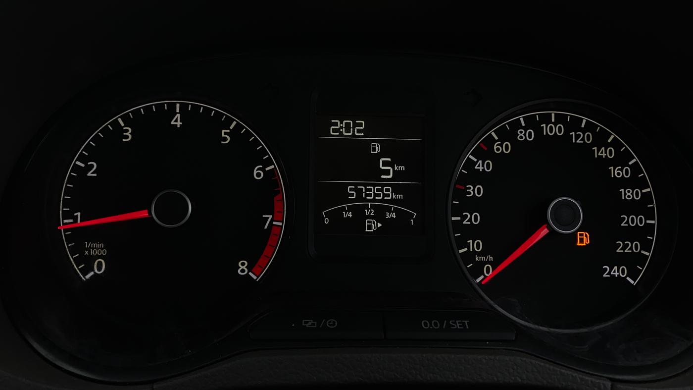 2015 Volkswagen Vento HIGHLINE 1.6 MPI, Petrol, Manual, 57,363 km, Odometer Image