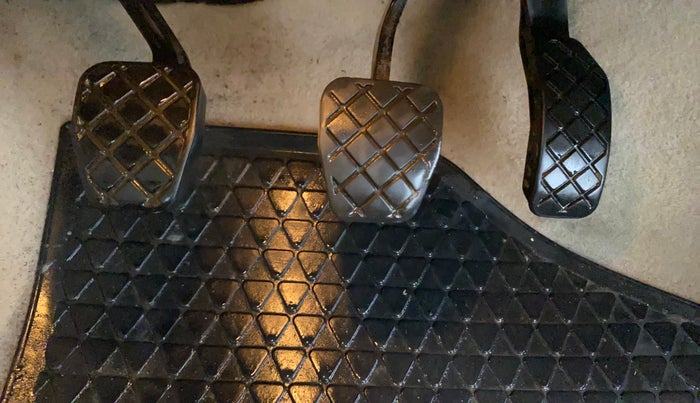 2015 Volkswagen Vento HIGHLINE 1.6 MPI, Petrol, Manual, 57,355 km, Pedals