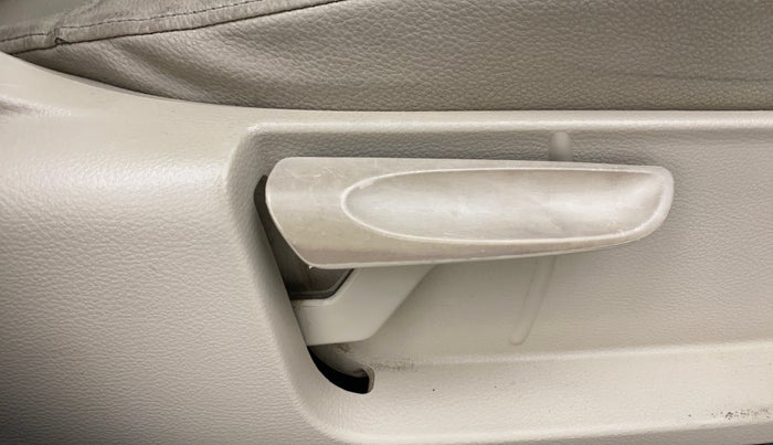 2015 Volkswagen Vento HIGHLINE 1.6 MPI, Petrol, Manual, 57,355 km, Driver Side Adjustment Panel