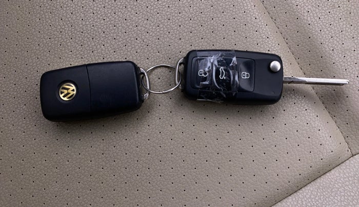 2015 Volkswagen Vento HIGHLINE 1.6 MPI, Petrol, Manual, 57,355 km, Key Close Up