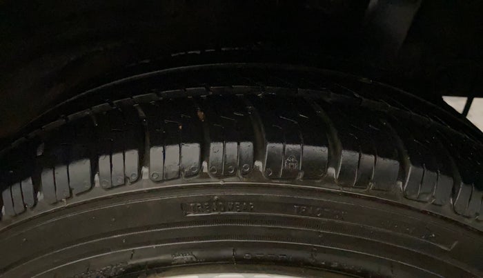 2016 Hyundai Grand i10 MAGNA 1.2 KAPPA VTVT, Petrol, Manual, 69,860 km, Left Rear Tyre Tread