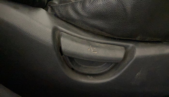 2016 Hyundai Grand i10 MAGNA 1.2 KAPPA VTVT, Petrol, Manual, 69,860 km, Driver Side Adjustment Panel