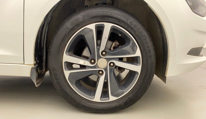 2022 Tata ALTROZ XZA PLUS, Petrol, Automatic, 14,566 km, Right Front Wheel