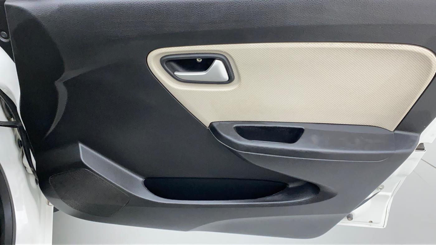 2020 Maruti Alto LXI, Petrol, Manual, Driver Side Door Panels Control