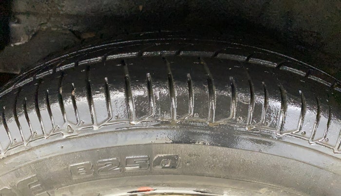 2014 Hyundai i10 MAGNA 1.1, Petrol, Manual, 45,460 km, Right Rear Tyre Tread