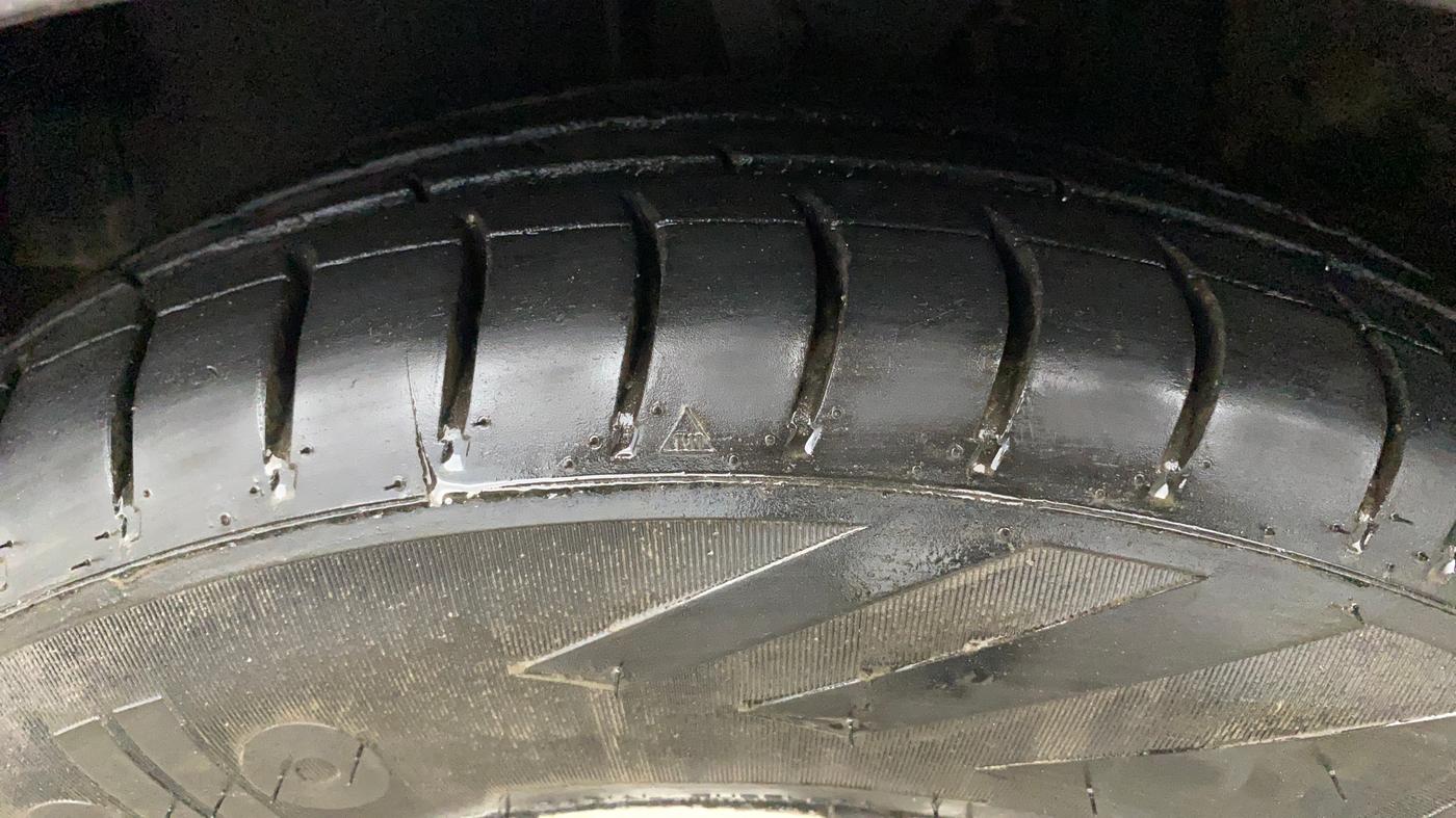 2014 Hyundai i10 MAGNA 1.1, Petrol, Manual, 45,519 km, Left Front Tyre Tread