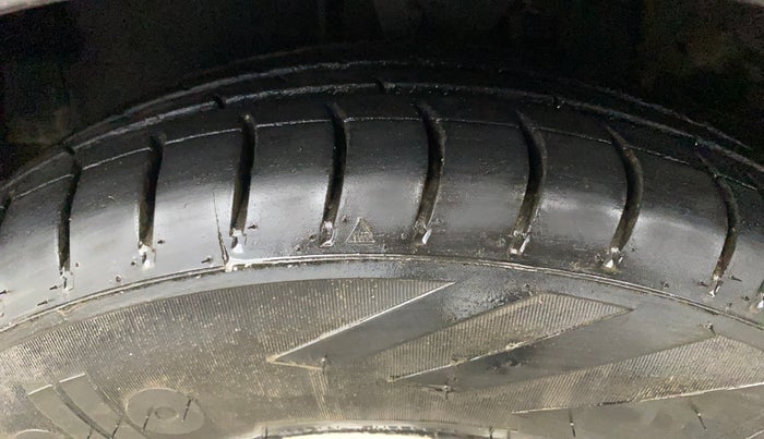 2014 Hyundai i10 MAGNA 1.1, Petrol, Manual, 45,460 km, Left Front Tyre Tread