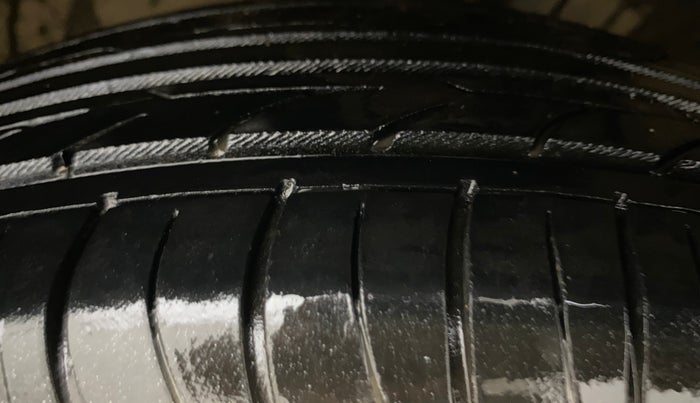 2013 Maruti Ritz VXI, Petrol, Manual, 62,145 km, Right Front Tyre Tread