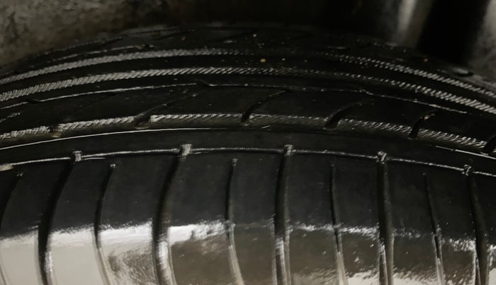 2013 Maruti Ritz VXI, Petrol, Manual, 62,145 km, Left Rear Tyre Tread