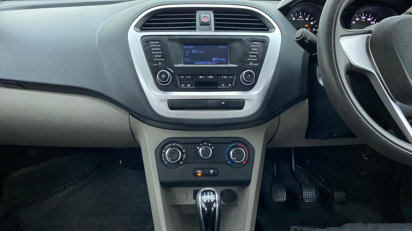 2017 Tata Tiago XT 1.2 REVOTRON, Petrol, Manual, 31,888 km, Air Conditioner