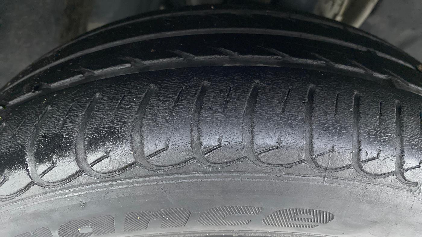 2017 Tata Tiago XT 1.2 REVOTRON, Petrol, Manual, 31,888 km, Right Front Tyre Tread