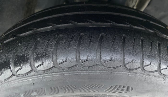 2017 Tata Tiago XT 1.2 REVOTRON, Petrol, Manual, 31,888 km, Right Front Tyre Tread