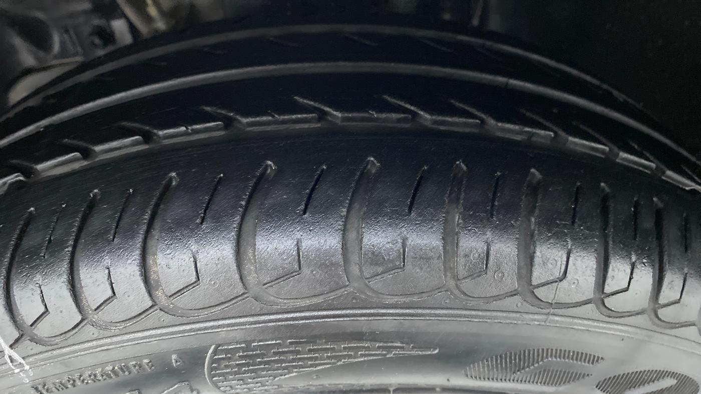 2017 Tata Tiago XT 1.2 REVOTRON, Petrol, Manual, 31,888 km, Left Front Tyre Tread