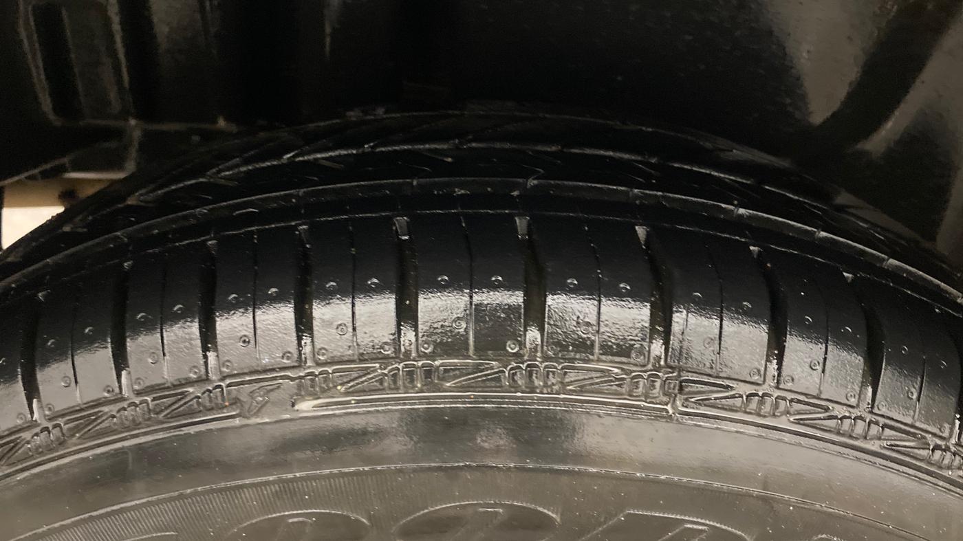 2014 Maruti Swift Dzire VXI, Petrol, Manual, 91,713 km, Right Rear Tyre Tread