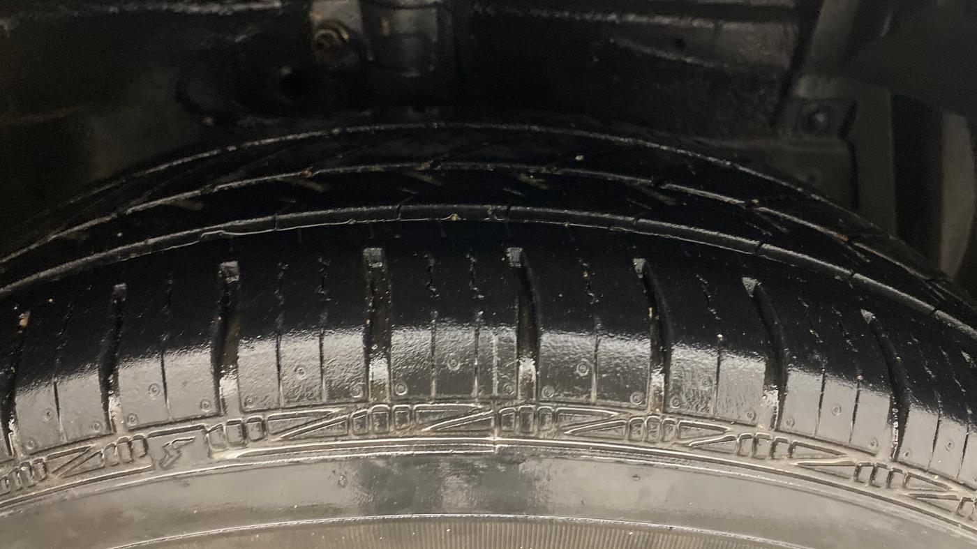 2014 Maruti Swift Dzire VXI, Petrol, Manual, 91,713 km, Right Front Tyre Tread