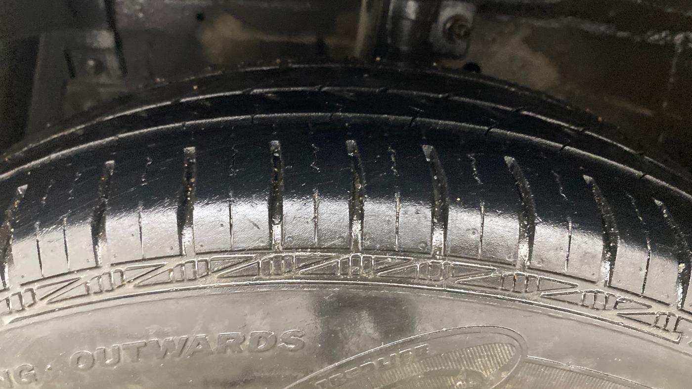 2014 Maruti Swift Dzire VXI, Petrol, Manual, 91,713 km, Left Front Tyre Tread