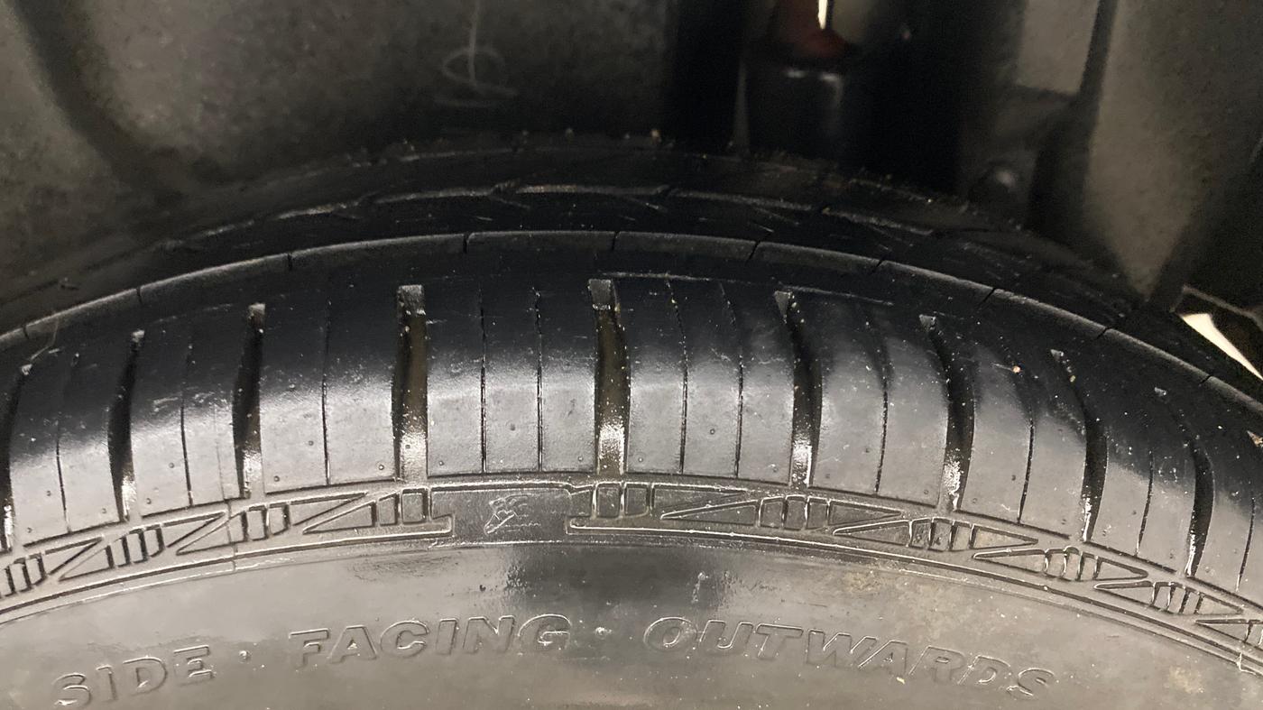 2014 Maruti Swift Dzire VXI, Petrol, Manual, 91,713 km, Left Rear Tyre Tread