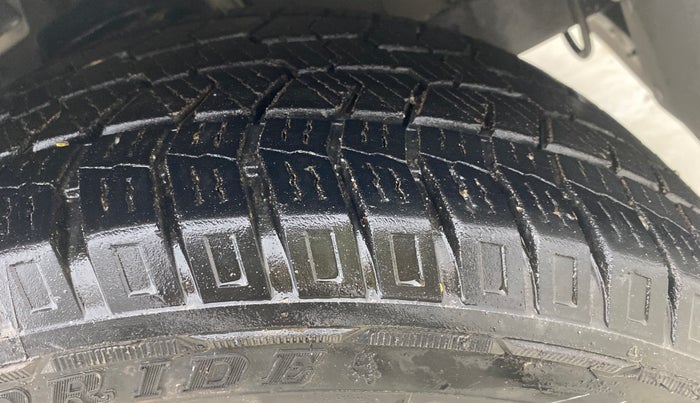 2021 Mahindra Scorpio S5, Diesel, Manual, 71,605 km, Right Front Tyre Tread