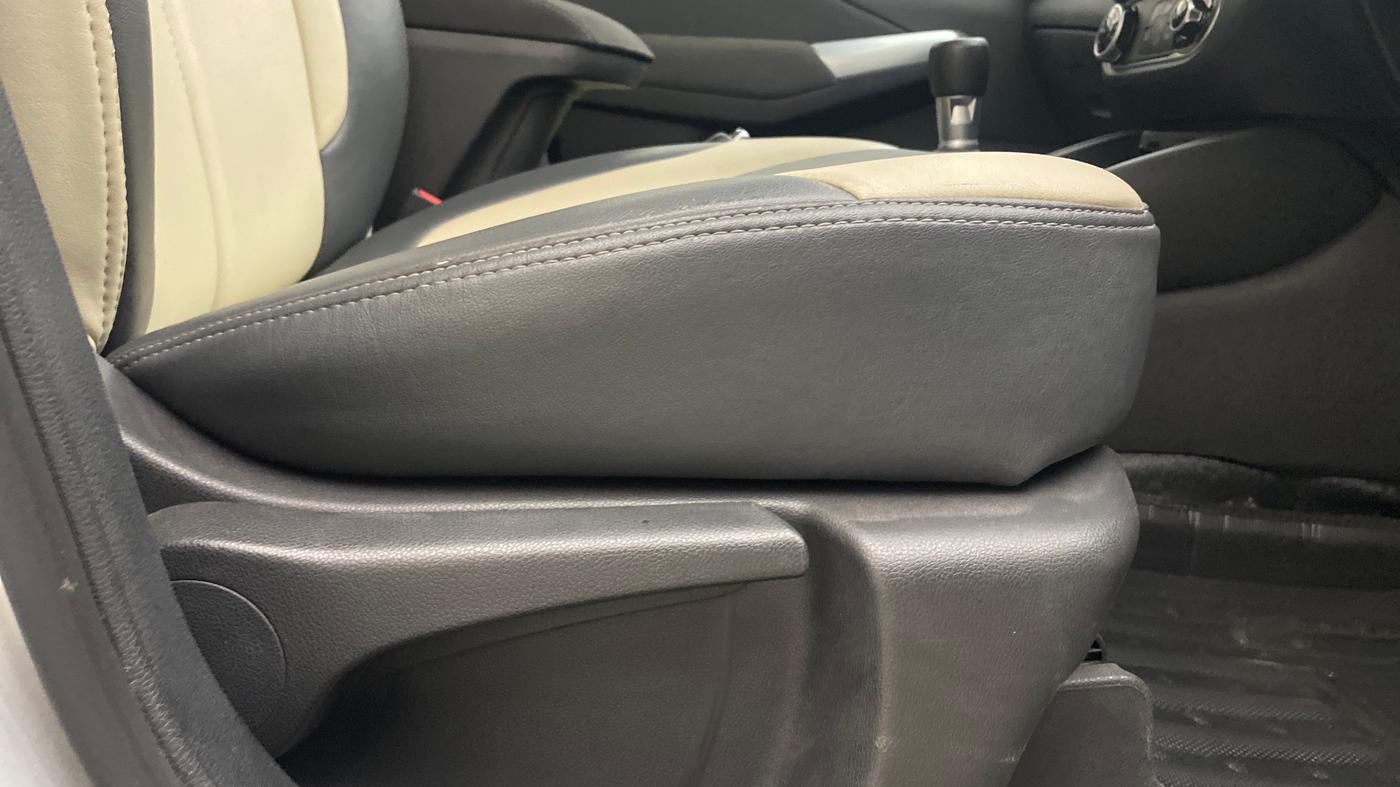 2021 Nissan Kicks XV 1.5, Petrol, Manual, 34,315 km, Driver Side Adjustment Panel