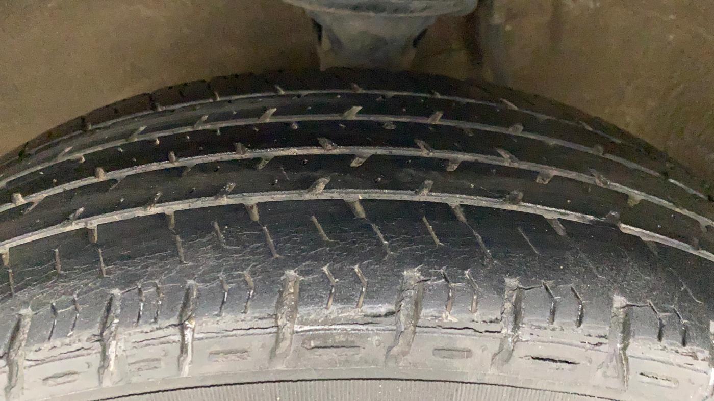 2011 Maruti Alto K10 VXI, Petrol, Manual, 53,654 km, Left Front Tyre Tread