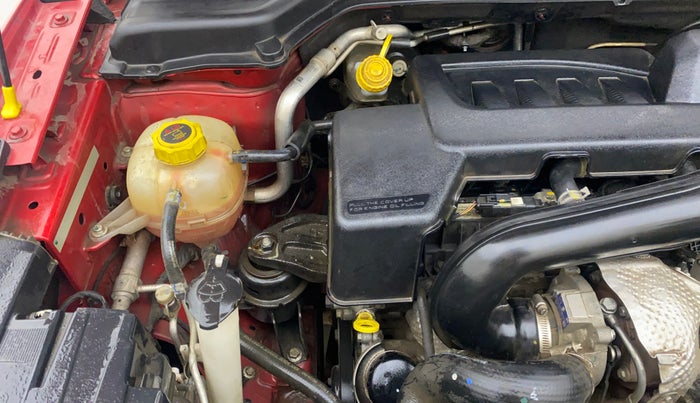 2022 Mahindra XUV300 W8 (O) 1.5 DIESEL AMT, Diesel, Automatic, 32,332 km, Engine View - Right