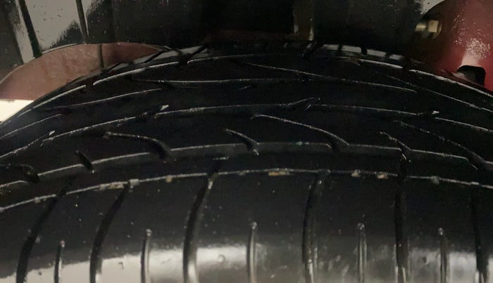 2022 Mahindra XUV300 W8 (O) 1.5 DIESEL AMT, Diesel, Automatic, 32,332 km, Right Rear Tyre Tread