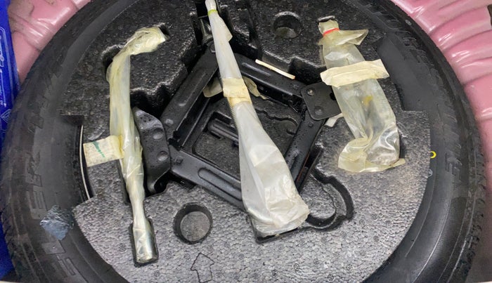 2022 Mahindra XUV300 W8 (O) 1.5 DIESEL AMT, Diesel, Automatic, 32,332 km, Spare Tyre