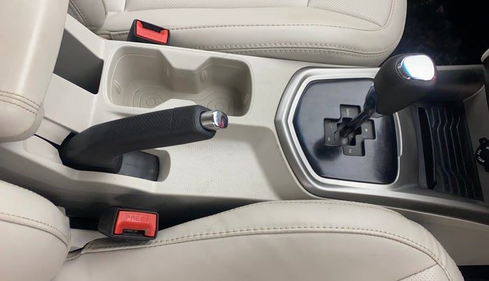 2022 Mahindra XUV300 W8 (O) 1.5 DIESEL AMT, Diesel, Automatic, 32,332 km, Gear Lever