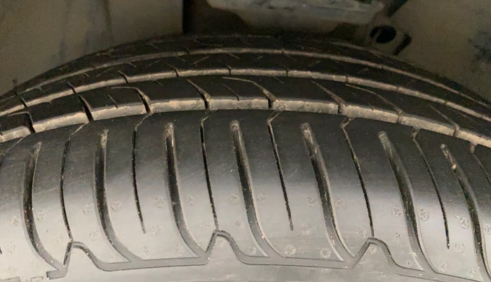 2017 Volkswagen TIGUAN HIGHLINE TDI AT, Diesel, Automatic, 88,461 km, Left Front Tyre Tread