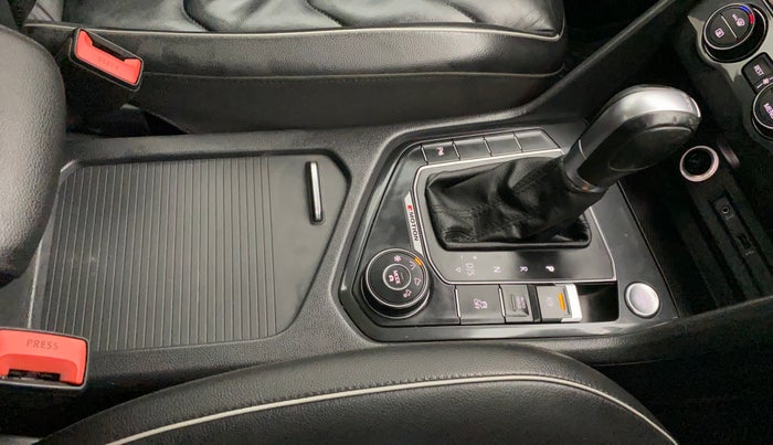 2017 Volkswagen TIGUAN HIGHLINE TDI AT, Diesel, Automatic, 88,461 km, Gear Lever