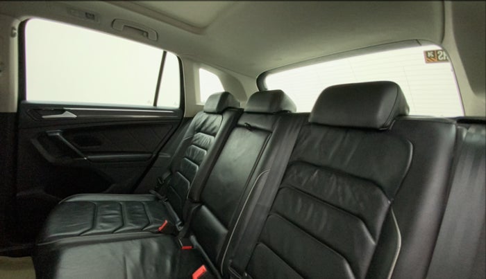 2017 Volkswagen TIGUAN HIGHLINE TDI AT, Diesel, Automatic, 88,461 km, Right Side Rear Door Cabin