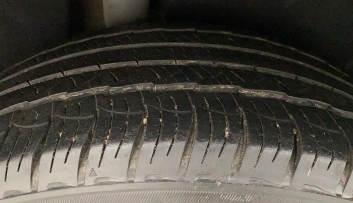 2017 Volkswagen TIGUAN HIGHLINE TDI AT, Diesel, Automatic, 88,461 km, Right Rear Tyre Tread