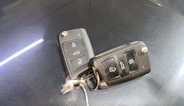 2023 Skoda SLAVIA STYLE 1.0L TSI MT, Petrol, Manual, 19,052 km, Key Close Up
