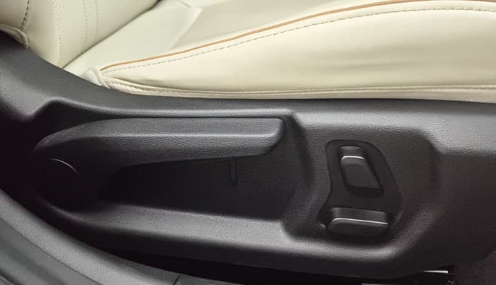 2023 Hyundai Verna SX(O) 1.5 MPI IVT , Petrol, Automatic, 27,069 km, Driver Side Adjustment Panel