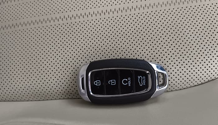2023 Hyundai Verna SX(O) 1.5 MPI IVT , Petrol, Automatic, 27,069 km, Key Close Up