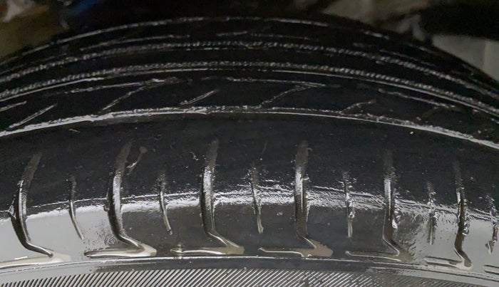 2014 Maruti Wagon R 1.0 LXI CNG, CNG, Manual, 60,506 km, Left Front Tyre Tread
