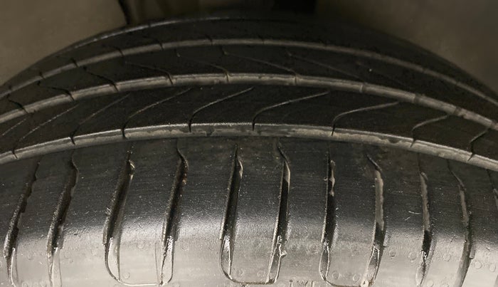2016 Skoda Octavia 1.8 TSI STYLE PLUS AT, Petrol, Automatic, 48,332 km, Right Front Tyre Tread