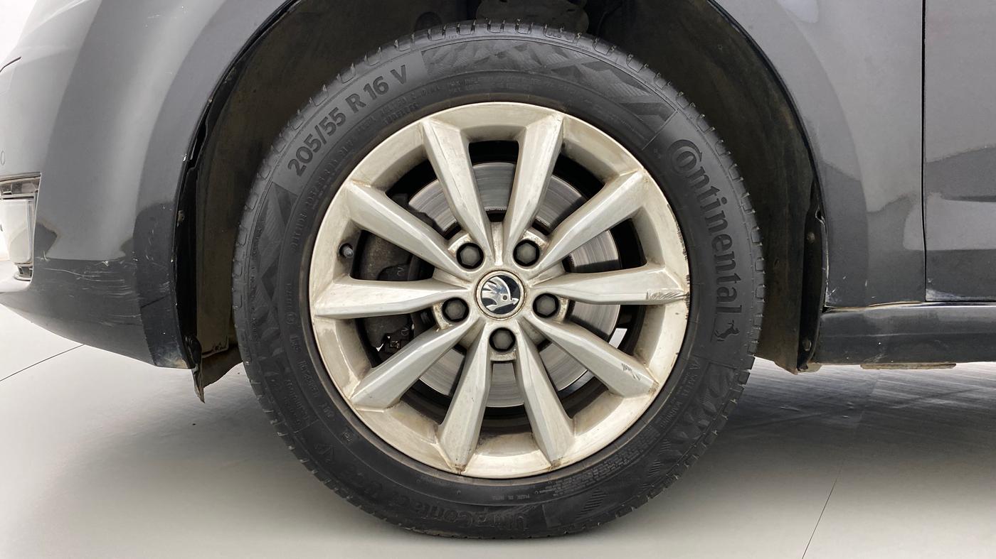 2016 Skoda Octavia 1.8 TSI STYLE PLUS AT, Petrol, Automatic, 48,332 km, Left Front Wheel