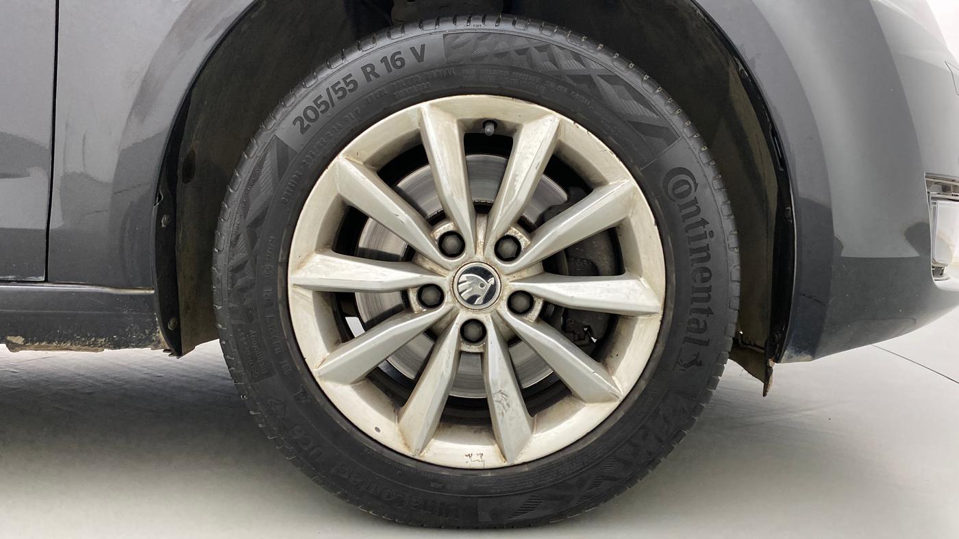 2016 Skoda Octavia 1.8 TSI STYLE PLUS AT, Petrol, Automatic, 48,332 km, Right Front Wheel