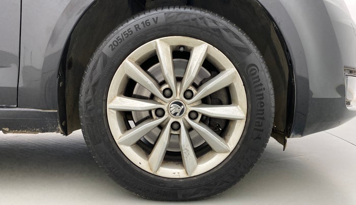 2016 Skoda Octavia 1.8 TSI STYLE PLUS AT, Petrol, Automatic, 48,332 km, Right Front Wheel