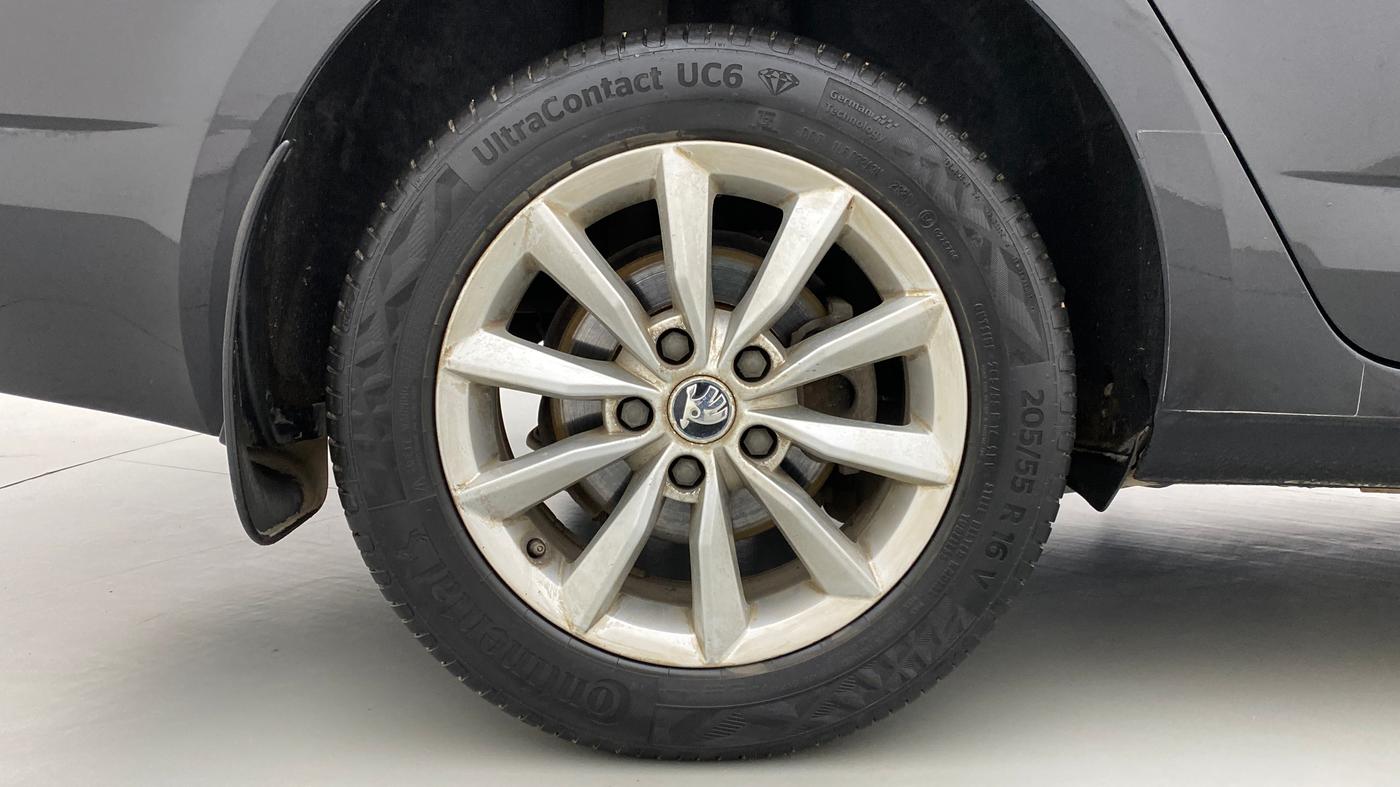 2016 Skoda Octavia 1.8 TSI STYLE PLUS AT, Petrol, Automatic, 48,332 km, Right Rear Wheel