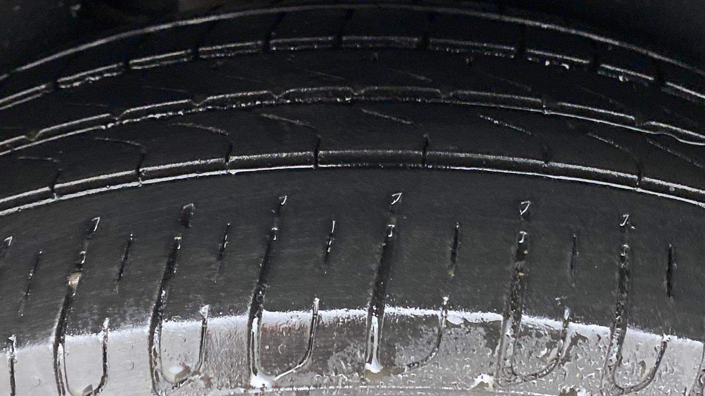 2018 Volkswagen TIGUAN HIGHLINE A/T, Diesel, Automatic, 66,478 km, Right Rear Tyre Tread