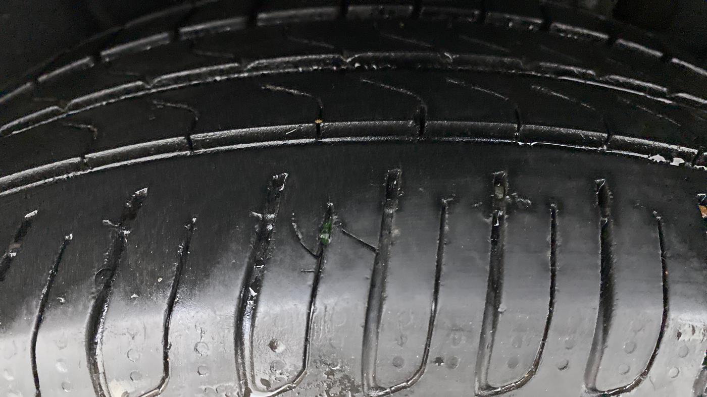 2018 Volkswagen TIGUAN HIGHLINE A/T, Diesel, Automatic, 66,478 km, Left Rear Tyre Tread