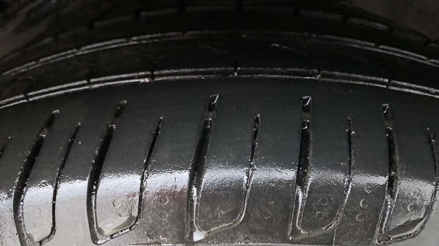 2018 Volkswagen TIGUAN HIGHLINE A/T, Diesel, Automatic, 66,478 km, Right Front Tyre Tread