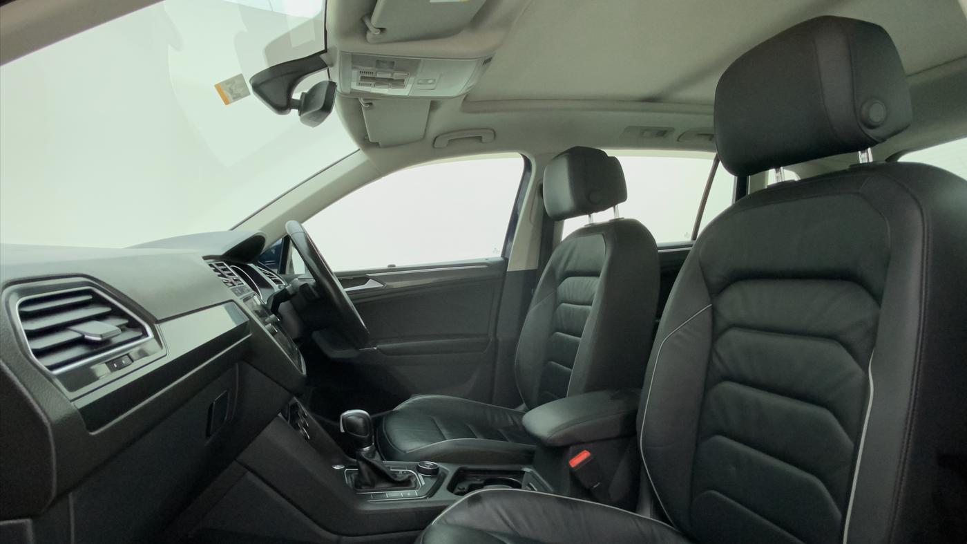 2018 Volkswagen TIGUAN HIGHLINE A/T, Diesel, Automatic, 66,478 km, Right Side Front Door Cabin