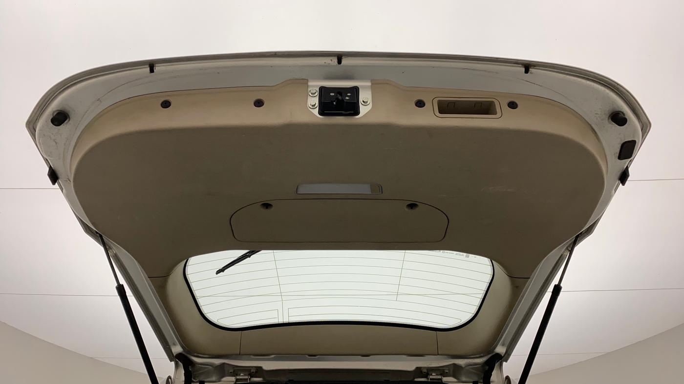 2016 Mahindra XUV500 W10, Diesel, Manual, 54,975 km, Boot Door Open